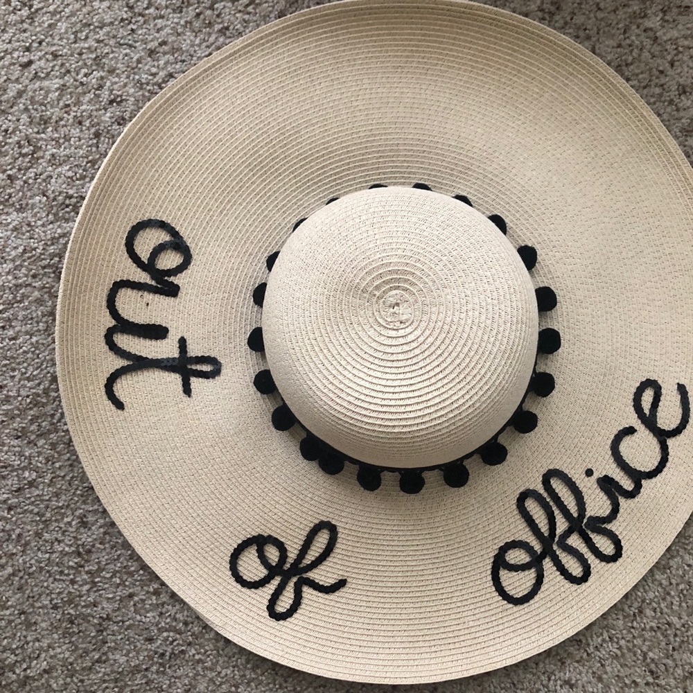 Pom Pom straw hat